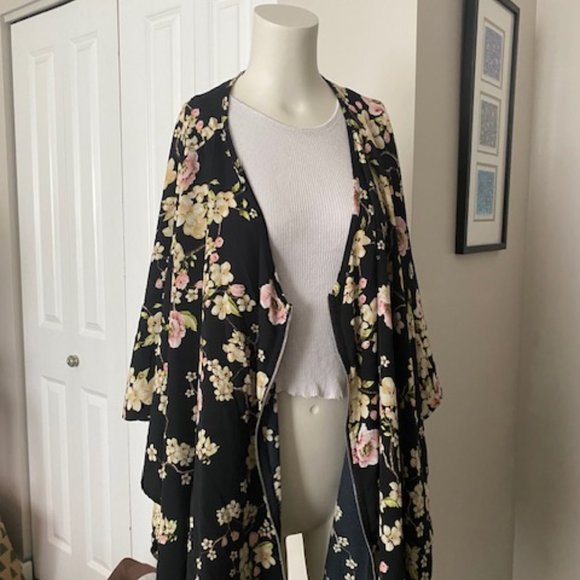 Torrid Floral Kimono Zipper Jkt - Picture 1 of 5
